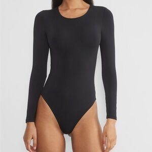 Aritzia Babaton Countour Bodysuit
